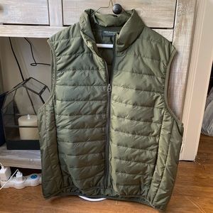 NWT Men’s Olive Puffy Vest size L